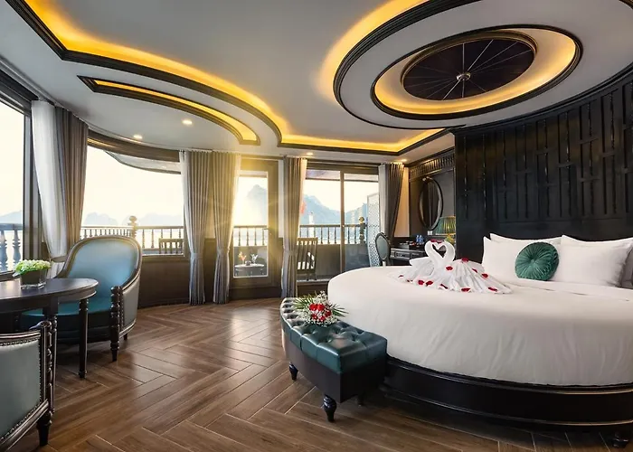 Rita Cruise Hạ Long