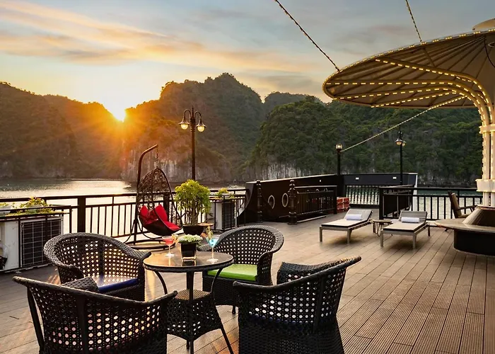 Rita Cruise  Hạ Long
