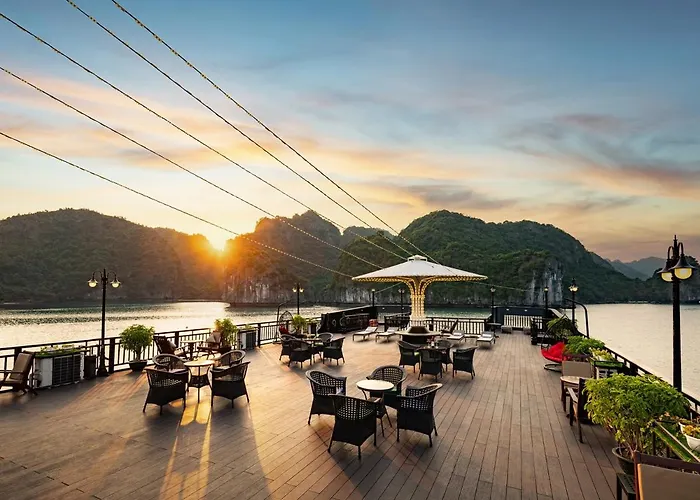 Rita Cruise Hạ Long