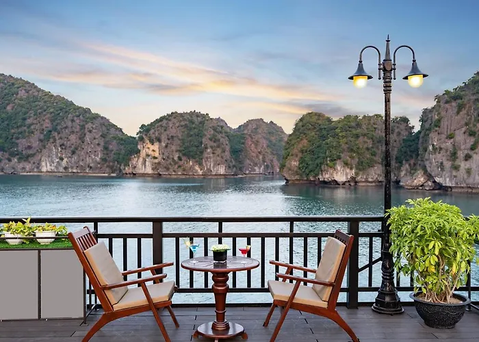  Rita Cruise Hạ Long